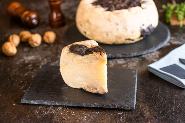 Pecorino Affinato in Foglie di Noce