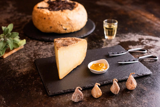 Pecorino Affinato in Foglie Di Fico